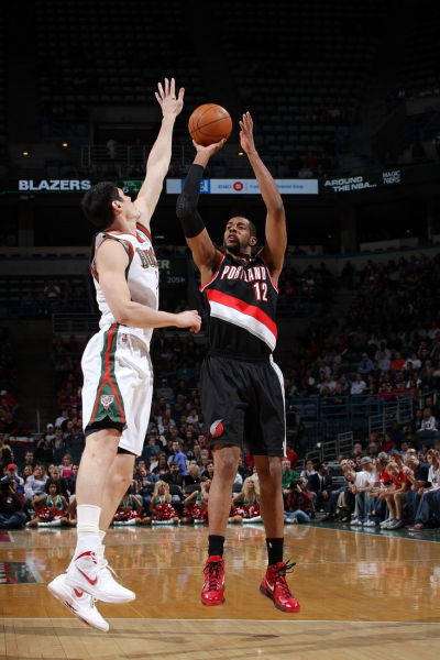 赛中承担更 赛中承担更